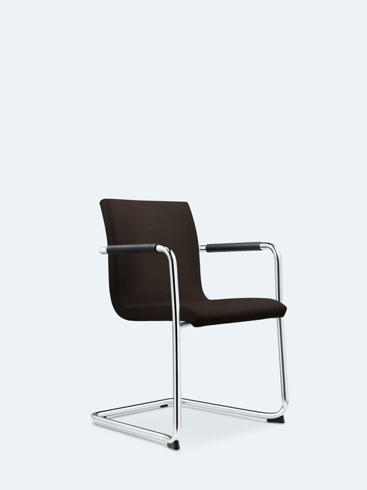Lezgo 72 cantilever chair with leather armrests